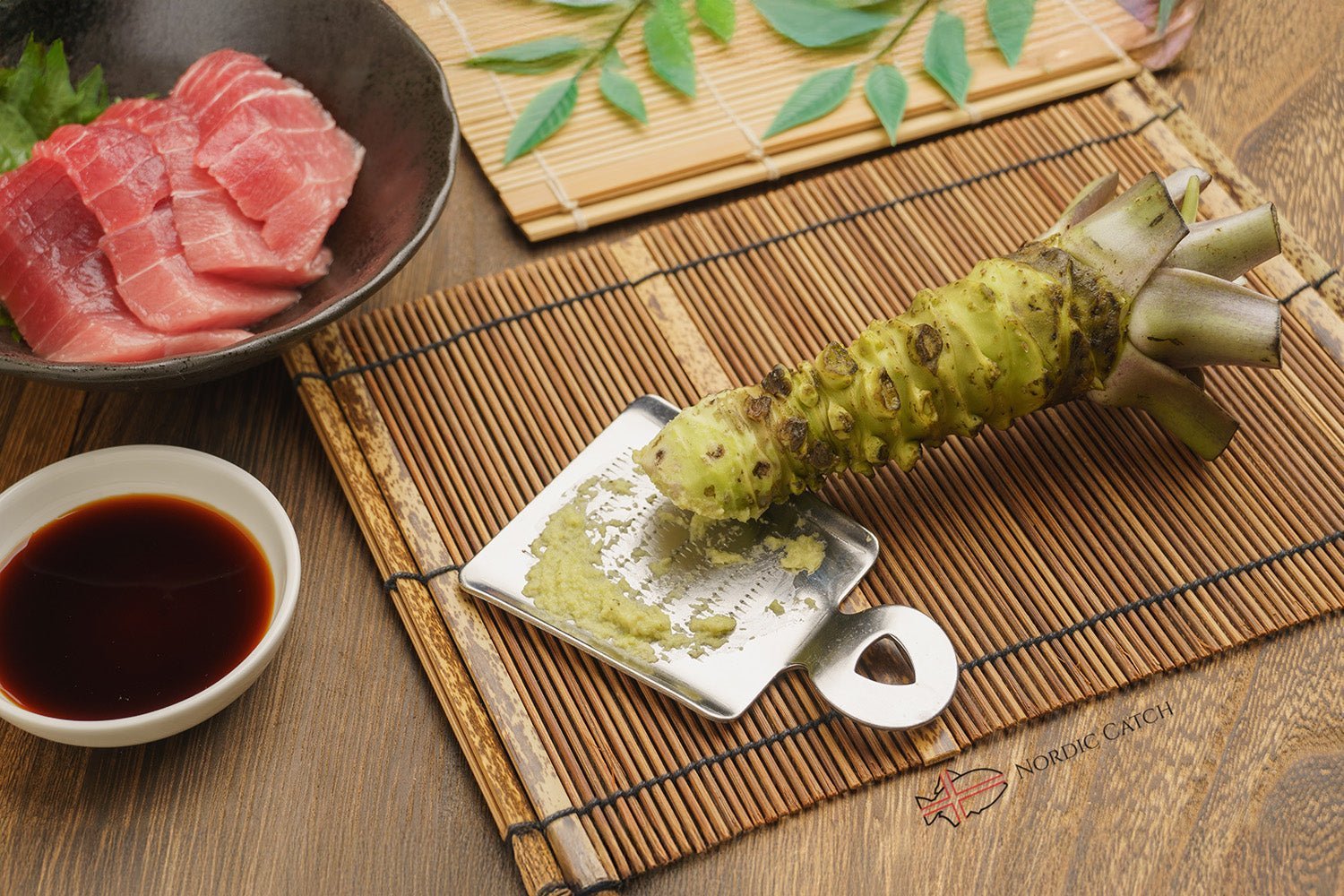 Traditionele Japanse rasp voor wasabi en gember (met bamboeborstel, rasp groot formaat Traditionele Japanse rasp voor wasabi en gember (met bamboeborstel, rasp groot formaat